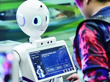 内蒙古首例导诊机器人正式上岗 提升患者的就医感受