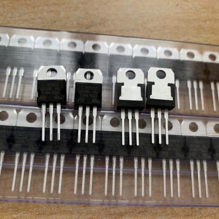 L7805CV 三端稳压器芯片