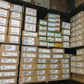 点击查看大图 深圳市福田区正中发电子商行实景