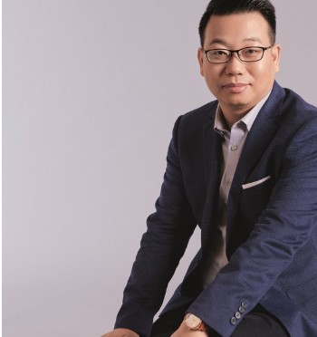 vivo NEX双屏版在定位上与NEX第一代是并列的关系而不是迭代的关系