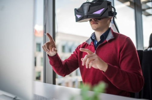 VRgineers联手Leap Motion，共同打造一款集成手势追踪功能的VR头显