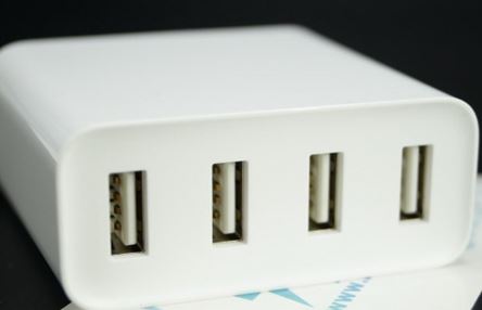 小米4口USB充电器完全可以替代原装充电器，售价69元