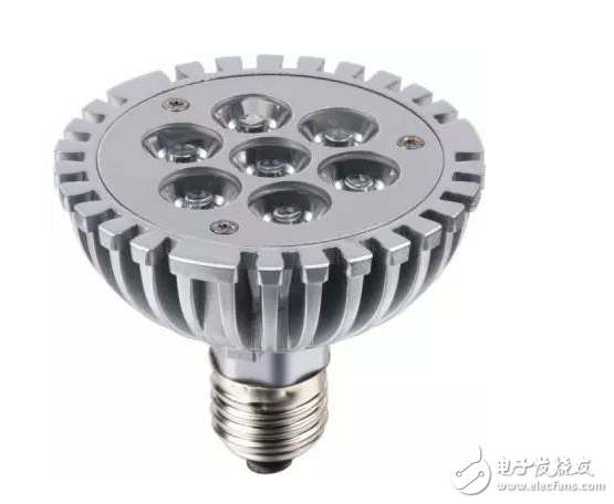 大功率LED作为照明光源具有体积小、耗电小、发热小、寿命长、响应速度快、安全低电压、耐候性好、方向性好等优点。 外罩可用PC管制作，耐高温达135度。，低温-45度