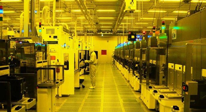 全球半导体设备市场今年将同比增14.7%/ASML明年交付首台High-NA EUV光刻机/摩尔定律未来十年依然有效
